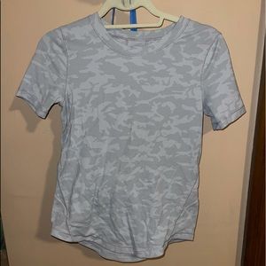 LULU LEMON CAMO SHIRT SIZE 2